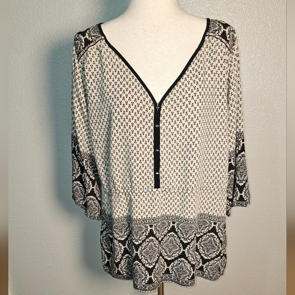 Women's Black and White Patterned Top Contrasting Shoulder, sleeves and hem.  XL - Picture 4 of 12
